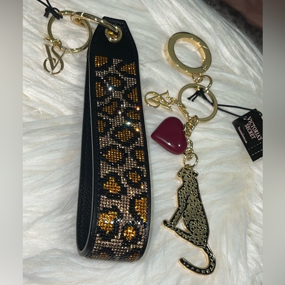 NEW Victoria’s Secret LEOPARD RHINESTONE WRISTLET And KEYCHAIN - Picture 4 of 4